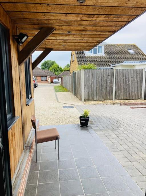 Small Converted Garage Room Holland On Sea Exterior photo